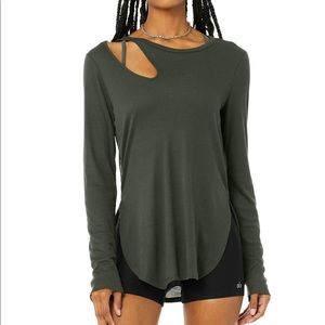 NWT ALO Yoga Ribbed Long Sleeve tee with cutout in Dark Cactus!